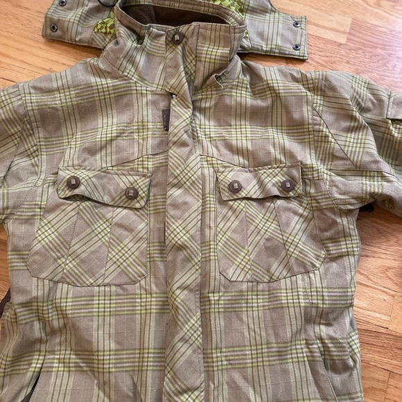 Liquid Boardwear winter jacket warm and in good condition - Picture 7 of 9